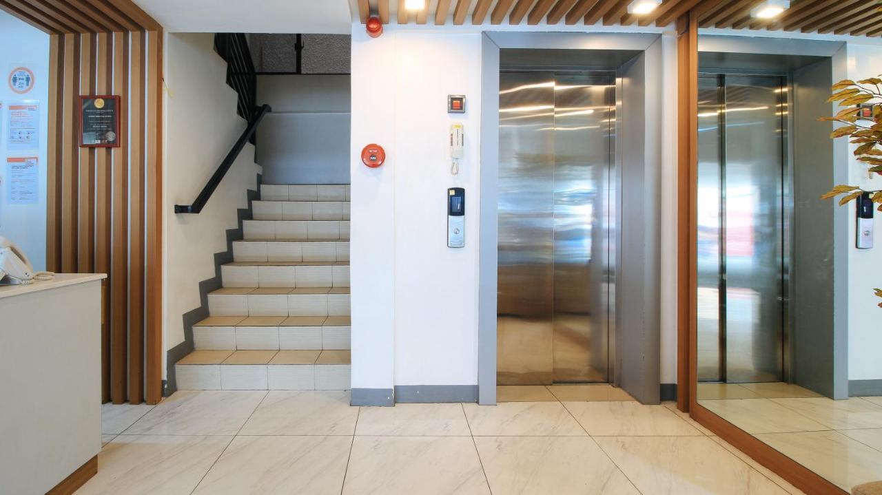 Reddoorz Plus @ Jardin Suites Guadalupe Nuevo Mandaluyong Zewnętrze zdjęcie
